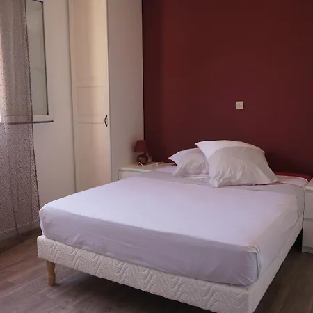 Les Hortensias Bed & Breakfast Ledenon